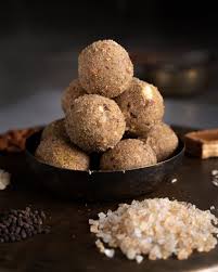 Gond Laddoo