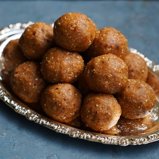 Gond Laddoo