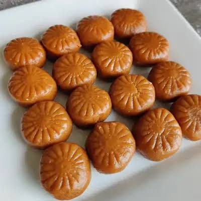 Lal Peda / Pila Peda